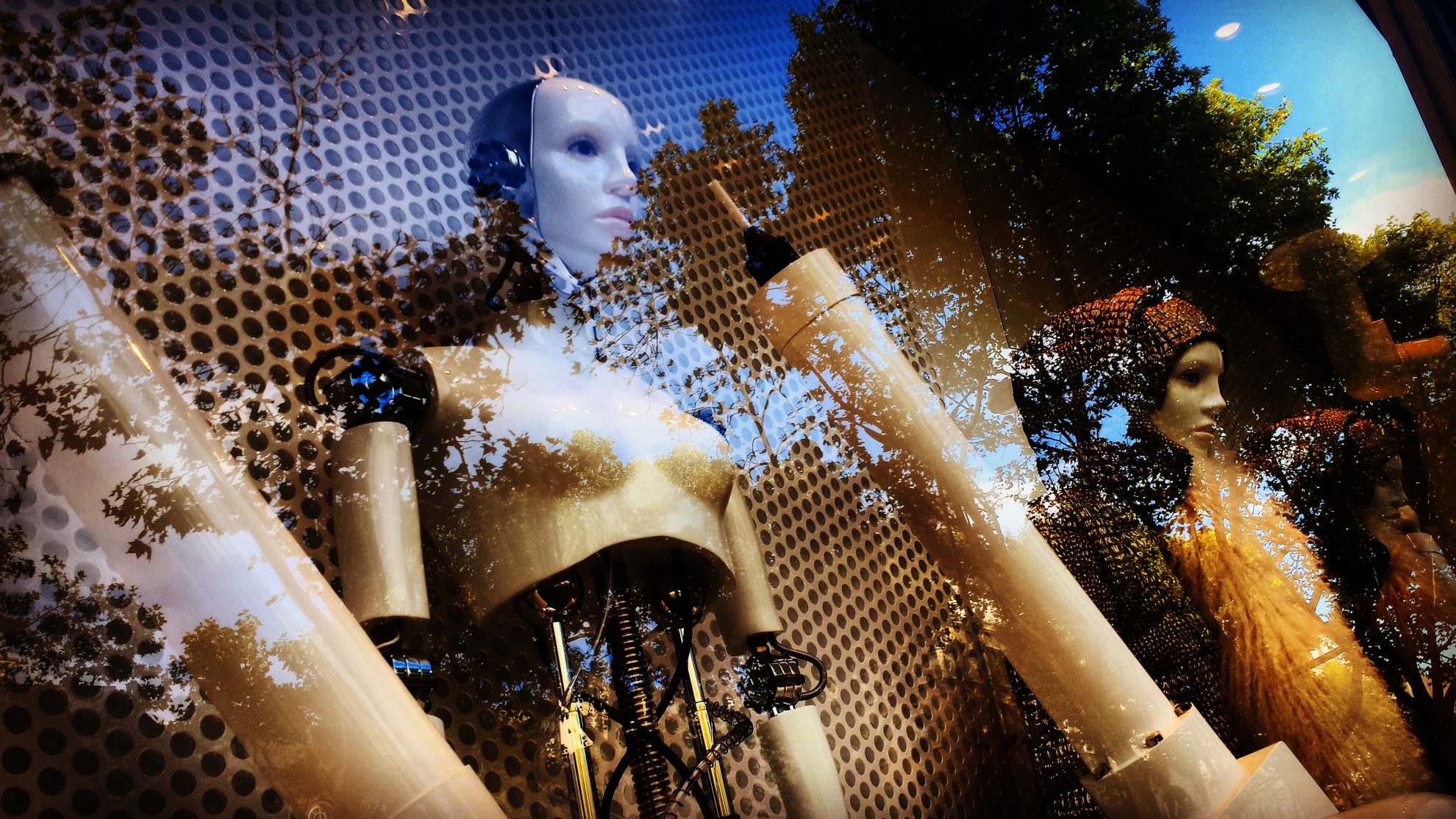 A robot mannequin in Paris.